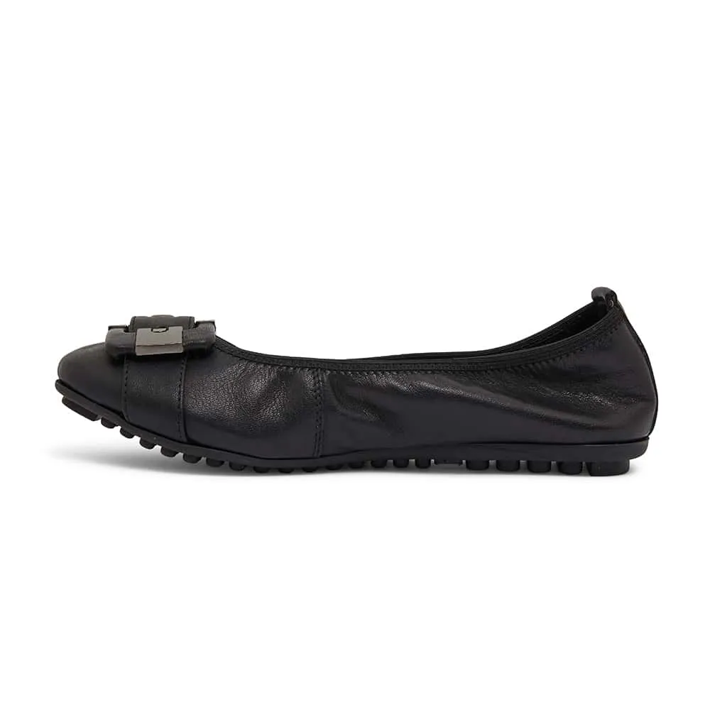 Pentagon Flat in Black Leather