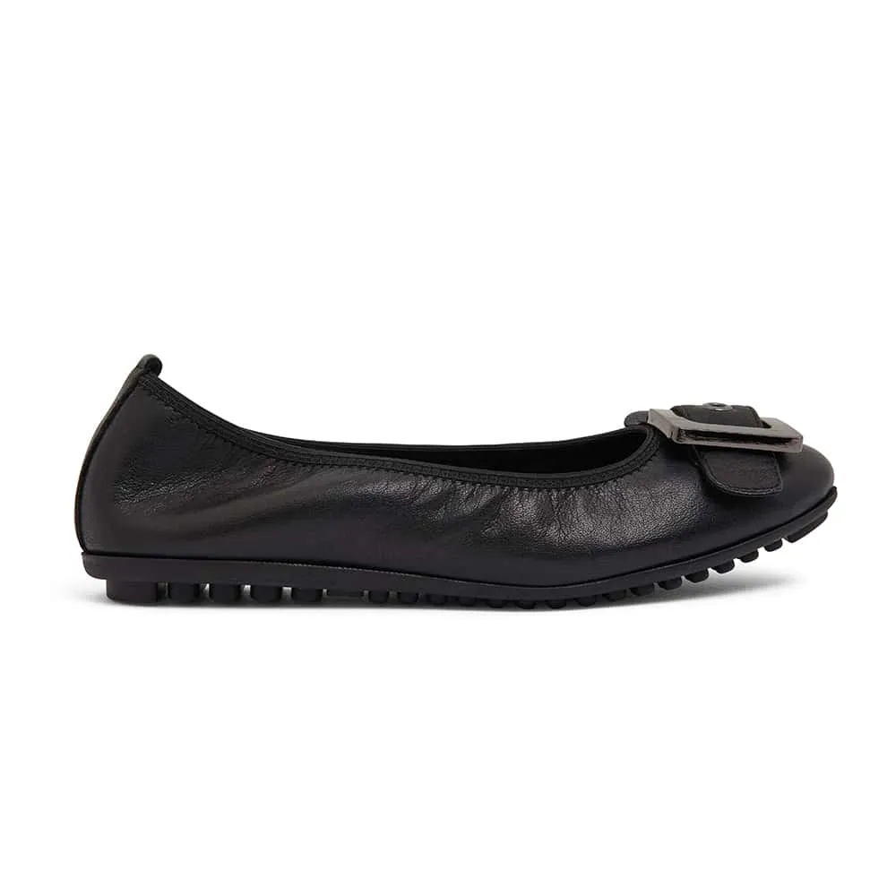 Pentagon Flat in Black Leather