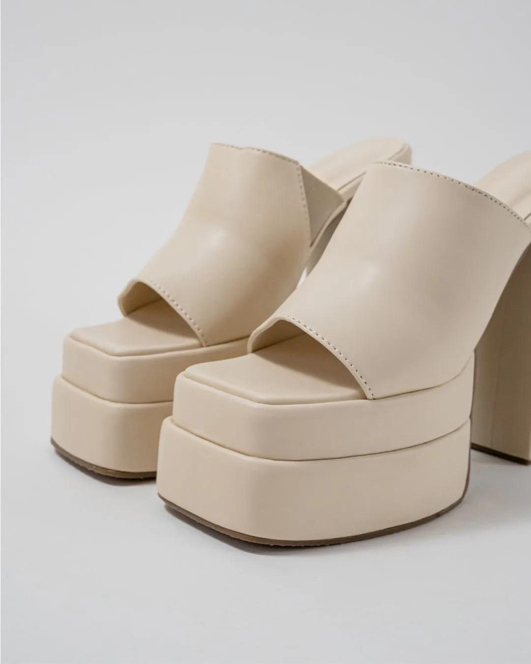 The Statement Heel Offwhite